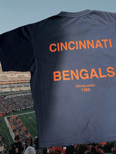 Load image into Gallery viewer, cincinnati bengals football vintage style t-shirt in black