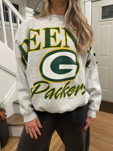 Load image into Gallery viewer, M - Vintage Green Bay Packers Spellout Crewneck
