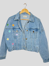 Load image into Gallery viewer, M - Denim Floral Embroidered Cropped Jacket
