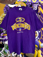 Load image into Gallery viewer, L - Vintage Minnesota Vikings T-Shirt
